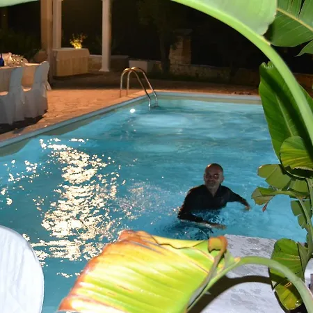 Guest house La Maison Rouge 4*