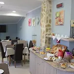 בית הארחה La Maison Rouge