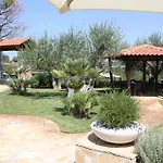 בית הארחה La Maison Rouge