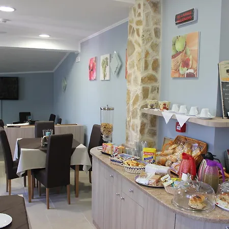 Πανσιόν La Maison Rouge