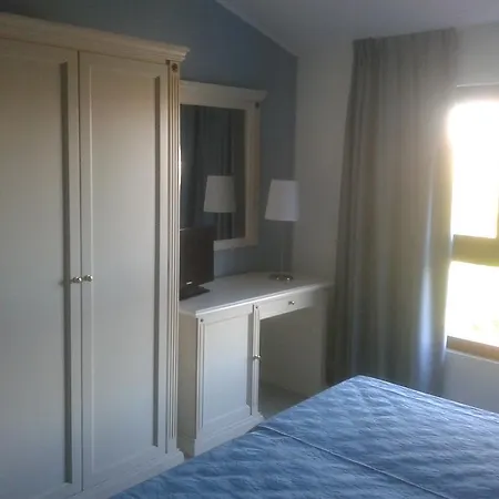 Πανσιόν La Maison Rouge 3*