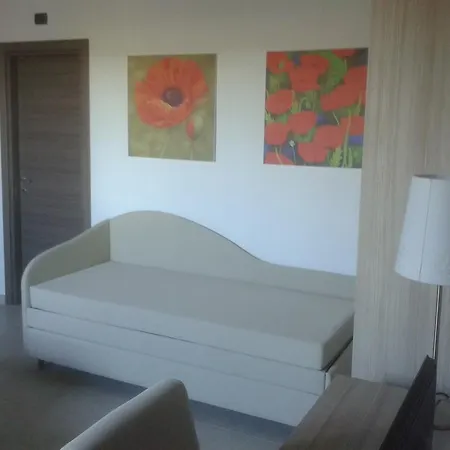Πανσιόν La Maison Rouge 3*