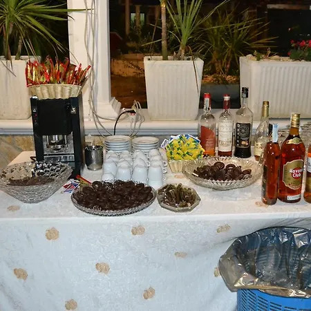 Πανσιόν La Maison Rouge
