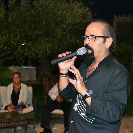 Πανσιόν La Maison Rouge 4*