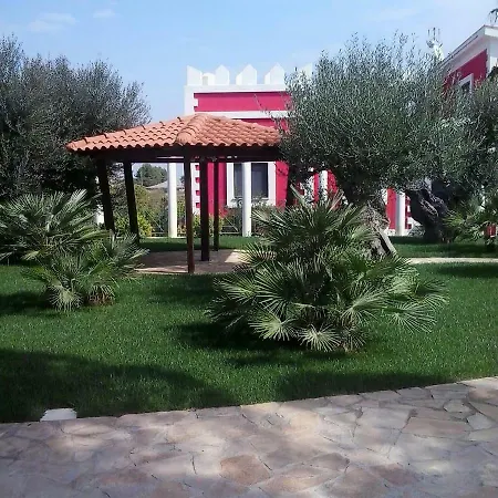بيت ضيافة La Maison Rouge
