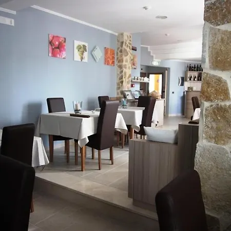 Konukevi La Maison Rouge