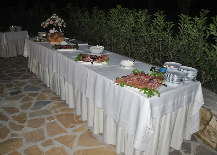 بيت ضيافة La Maison Rouge