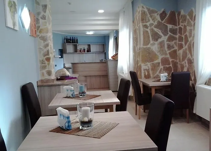 بيت ضيافة La Maison Rouge