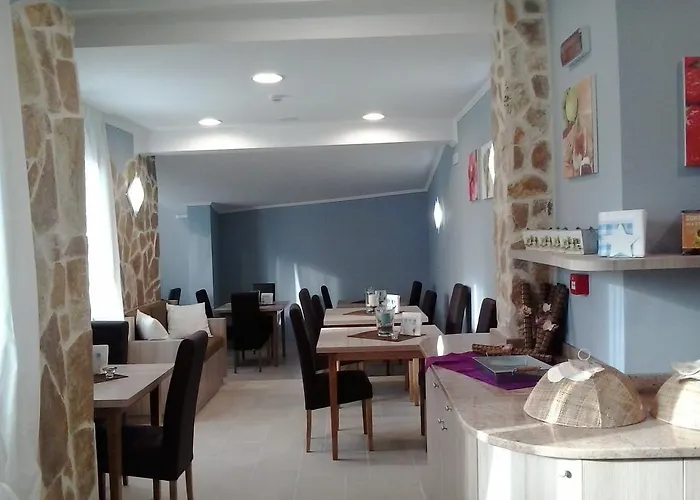 بيت ضيافة La Maison Rouge