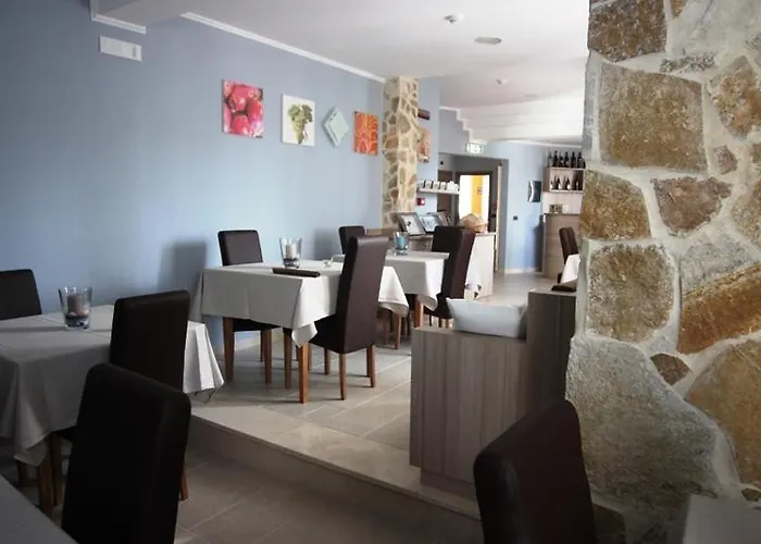 بيت ضيافة La Maison Rouge